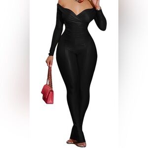 Black High-Waisted Leggings SET with Sleek Contour w/Off the Shoulder Top